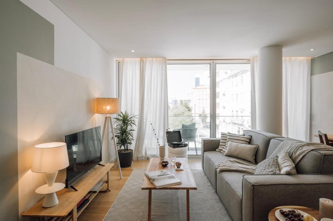 Sabaudia - 2 Bedrooms And Balcony In Alvalade Lisboa
